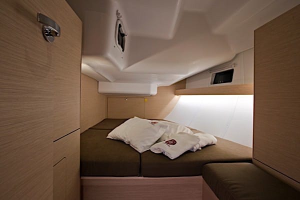 Sovhytt nummer ett p� segelb�ten Elan 45